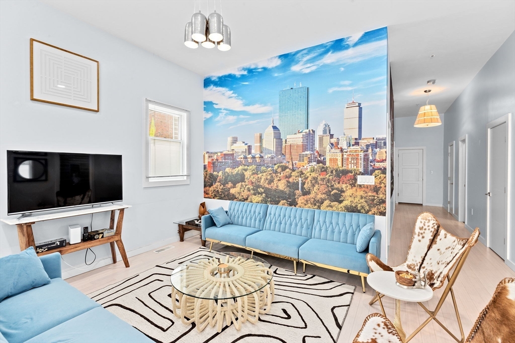 108-110 Trenton St, Boston, Massachusetts, 2 Bedrooms Bedrooms, 6 Rooms Rooms,2 BathroomsBathrooms,Residential,For Sale,Trenton St,73492846