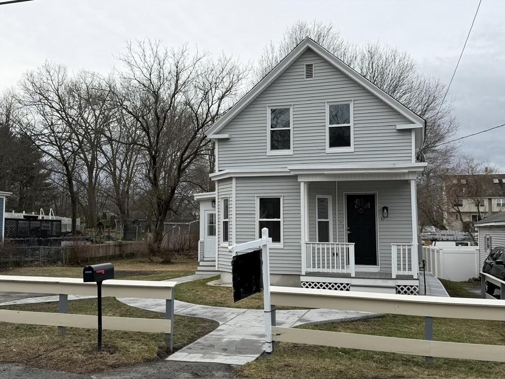 37 Stavely St, Lowell, Massachusetts, 3 Bedrooms Bedrooms, 6 Rooms Rooms,2 BathroomsBathrooms,Residential,For Sale,Stavely St,73492839