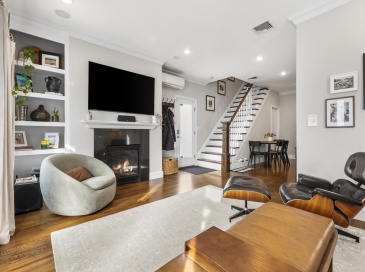 7 Burgoyne St, Boston, Massachusetts, 2 Bedrooms Bedrooms, 4 Rooms Rooms,2 BathroomsBathrooms,Residential,For Sale,Burgoyne St,73475365