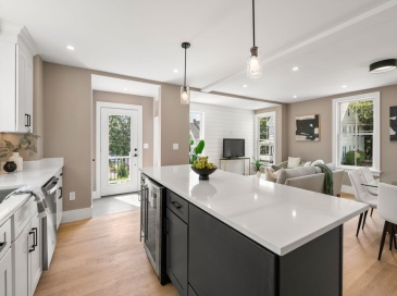 71 Whites Ave, Watertown, Massachusetts, 4 Bedrooms Bedrooms, 7 Rooms Rooms,3.5 BathroomsBathrooms,Residential,For Sale,Whites Ave,73478517