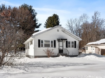 154 New Boston Rd, Dracut, Massachusetts, 3 Bedrooms Bedrooms, 7 Rooms Rooms,1 BathroomBathrooms,Residential,For Sale,New Boston Rd,73474857