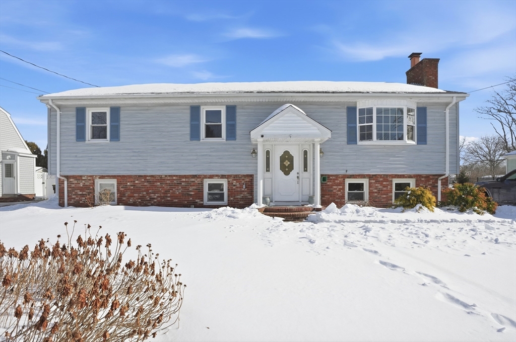 12 White Street, Acushnet, Massachusetts, 3 Bedrooms Bedrooms, 12 Rooms Rooms,2.5 BathroomsBathrooms,Residential,For Sale,White Street,73474316