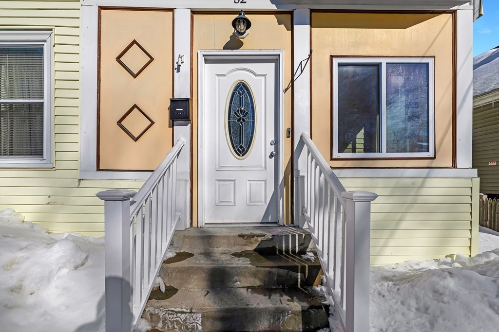 52 Taunton Ave, Boston, Massachusetts, 3 Bedrooms Bedrooms, 6 Rooms Rooms,1.5 BathroomsBathrooms,Residential,For Sale,Taunton Ave,73475574