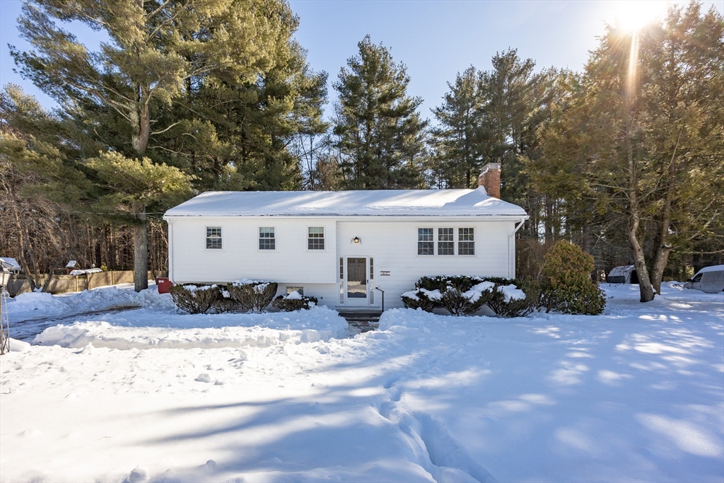47 Trowbridge Cir, Stoughton, Massachusetts, 3 Bedrooms Bedrooms, 8 Rooms Rooms,1.5 BathroomsBathrooms,Residential,For Sale,Trowbridge Cir,73474430