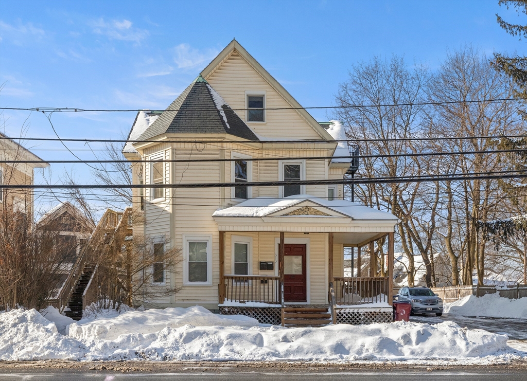 313 Nesmith St, Lowell, Massachusetts, 6 Bedrooms Bedrooms, 14 Rooms Rooms,3 BathroomsBathrooms,Residential Income,For Sale,Nesmith St,73472700