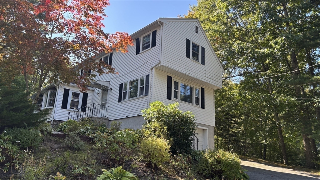 318 South St, Hanson, Massachusetts, 4 Bedrooms Bedrooms, 8 Rooms Rooms,2.5 BathroomsBathrooms,Residential,For Sale,South St,73440242