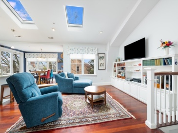 40 Mt. Pleasant, Cambridge, Massachusetts, 3 Bedrooms Bedrooms, 6 Rooms Rooms,2 BathroomsBathrooms,Residential,For Sale,Mt. Pleasant,73478122