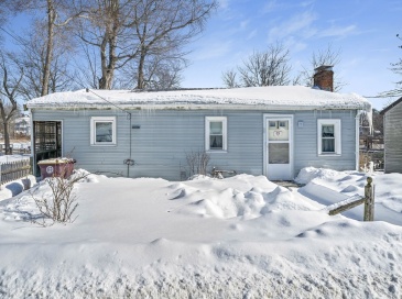 116 Greenvale Ave, Weymouth, Massachusetts, 2 Bedrooms Bedrooms, 5 Rooms Rooms,1 BathroomBathrooms,Residential,For Sale,Greenvale Ave,73475447