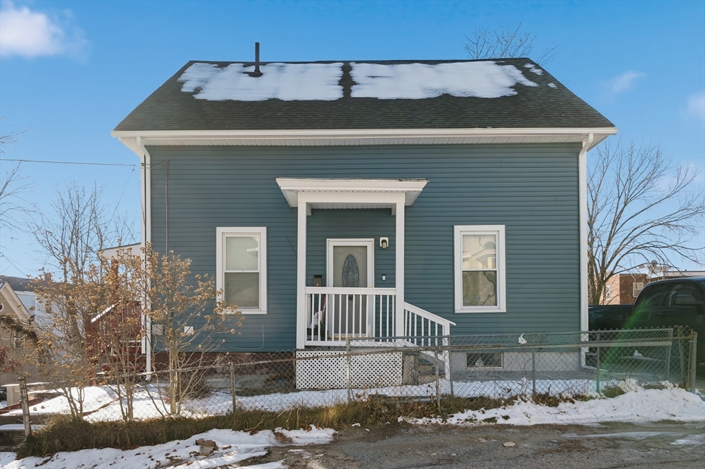 5 Ripley Place, Worcester, Massachusetts, 3 Bedrooms Bedrooms, 8 Rooms Rooms,1.5 BathroomsBathrooms,Residential,For Sale,Ripley Place,73461347