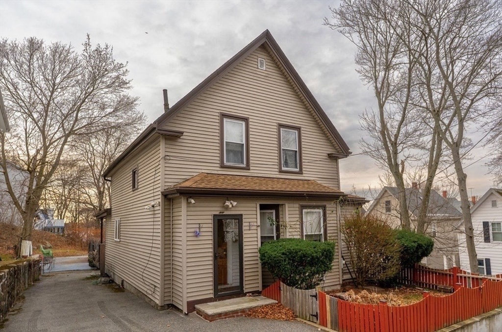11 Urban St, Lynn, Massachusetts, 3 Bedrooms Bedrooms, 8 Rooms Rooms,2.5 BathroomsBathrooms,Residential,For Sale,Urban St,73461904