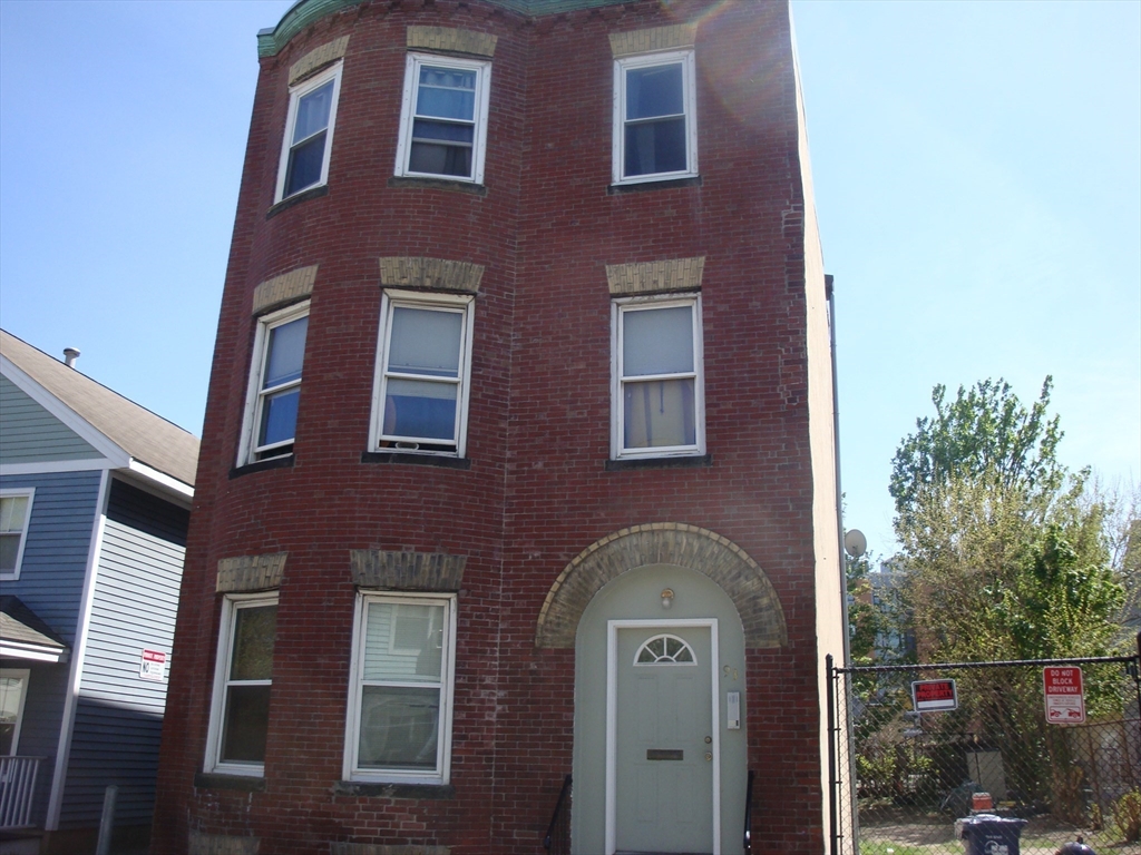91-93 Zeigler, Boston, Massachusetts, 6 Bedrooms Bedrooms, 14 Rooms Rooms,3 BathroomsBathrooms,Residential Income,For Sale,Zeigler,73369004