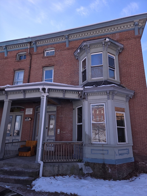 40 Byers St, Springfield, Massachusetts, 8 Bedrooms Bedrooms, 20 Rooms Rooms,4 BathroomsBathrooms,Residential Income,For Sale,Byers St,73472347