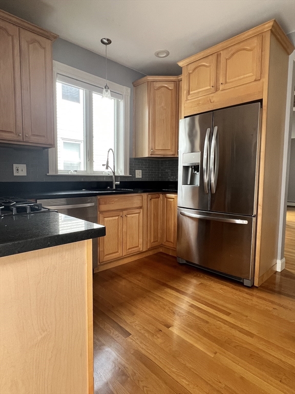 37 Winchester, Medford, Massachusetts, 3 Bedrooms Bedrooms, 6 Rooms Rooms,2 BathroomsBathrooms,Residential Lease,For Rent,Winchester,73493000