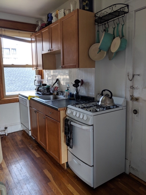 97 Hancock St, Cambridge, Massachusetts, 1 Bedroom Bedrooms, 3 Rooms Rooms,1 BathroomBathrooms,Residential Lease,For Rent,Hancock St,73493009