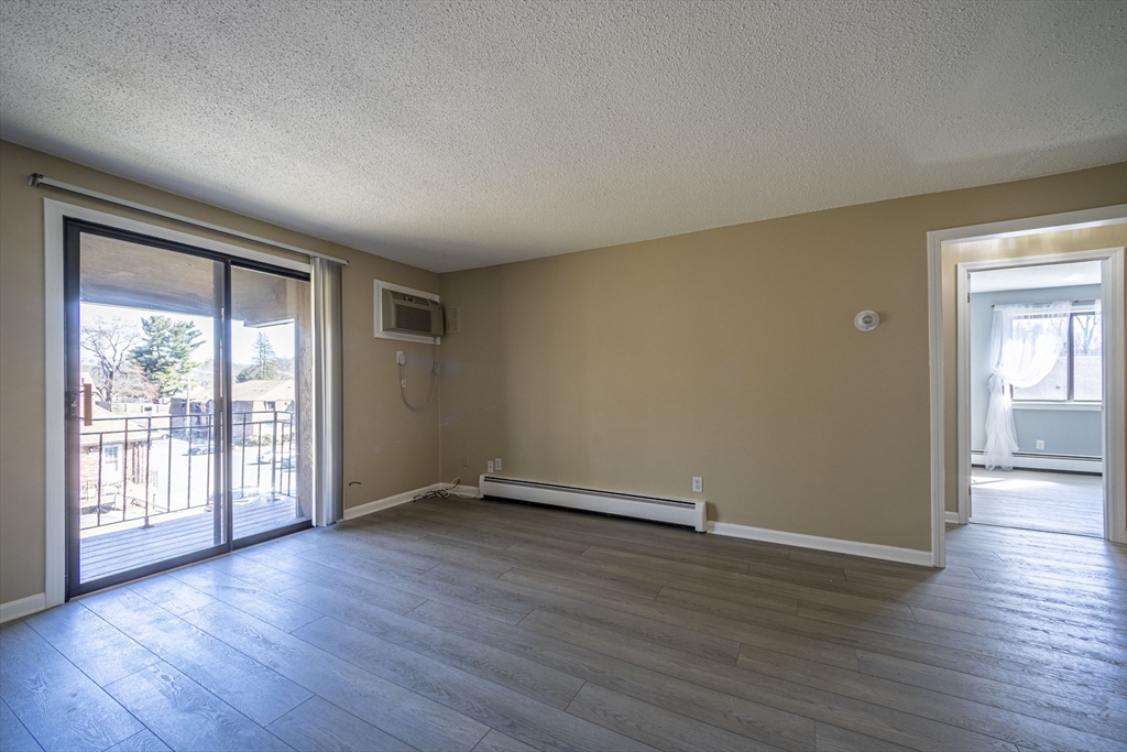 645 W Lowell Ave, Haverhill, Massachusetts, 2 Bedrooms Bedrooms, 4 Rooms Rooms,1 BathroomBathrooms,Residential Lease,For Rent,W Lowell Ave,73492923