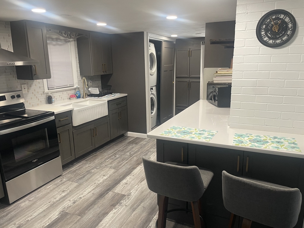 8 Rockcliff Rd, Marblehead, Massachusetts, 1 Bedroom Bedrooms, 3 Rooms Rooms,1 BathroomBathrooms,Residential Lease,For Rent,Rockcliff Rd,73492932