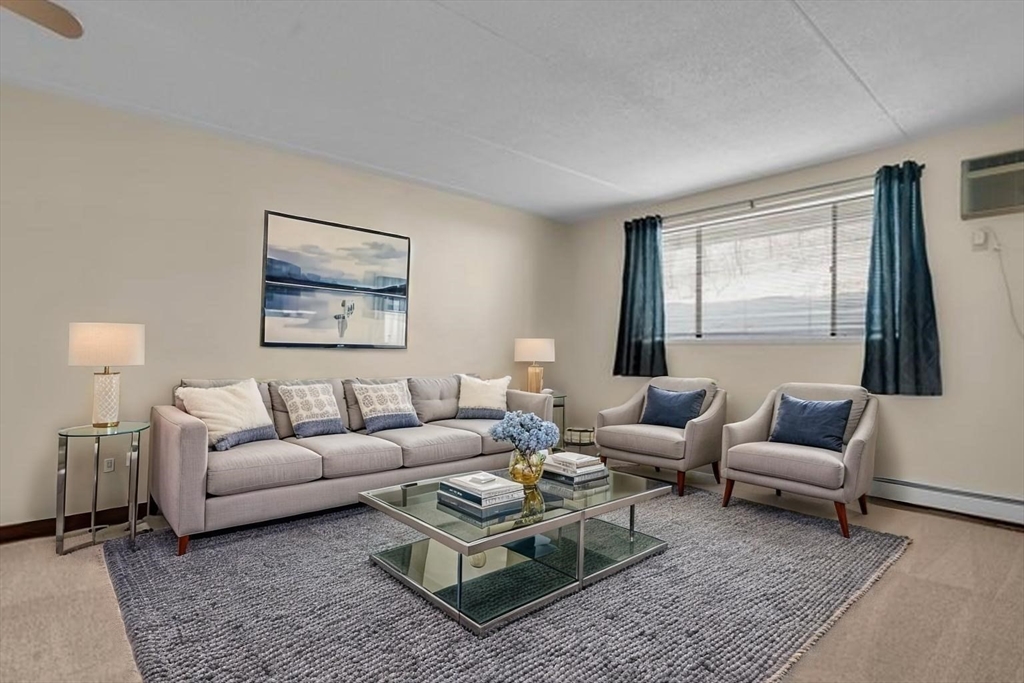 80 N Warren St, Woburn, Massachusetts, 1 Bedroom Bedrooms, 3 Rooms Rooms,1 BathroomBathrooms,Residential Lease,For Rent,N Warren St,73492953