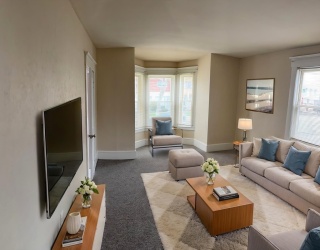 49 Pine, Waltham, Massachusetts, 2 Bedrooms Bedrooms, 5 Rooms Rooms,1 BathroomBathrooms,Residential Lease,For Rent,Pine,73493013