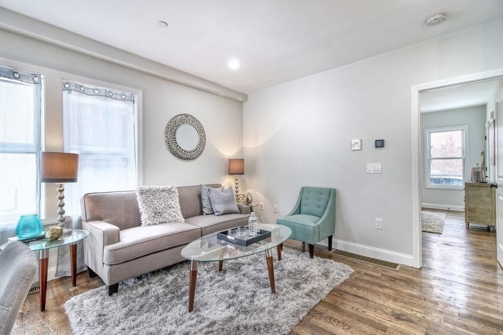 51 Havre, Boston, Massachusetts, 1 Bedroom Bedrooms, 3 Rooms Rooms,1 BathroomBathrooms,Residential Lease,For Rent,Havre,73493019