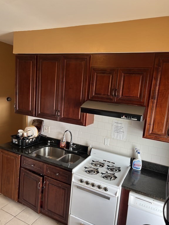 24 Maryland, Boston, Massachusetts, 3 Bedrooms Bedrooms, 6 Rooms Rooms,1.5 BathroomsBathrooms,Residential Lease,For Rent,Maryland,72999097