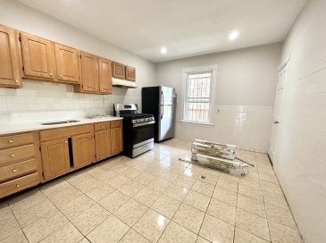 22 Humphreys, Boston, Massachusetts, 3 Bedrooms Bedrooms, 5 Rooms Rooms,1 BathroomBathrooms,Residential Lease,For Rent,Humphreys,73150147