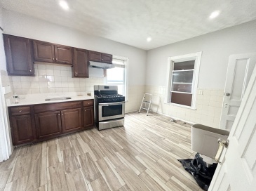 22 Humphreys, Boston, Massachusetts, 3 Bedrooms Bedrooms, 5 Rooms Rooms,1 BathroomBathrooms,Residential Lease,For Rent,Humphreys,73150826