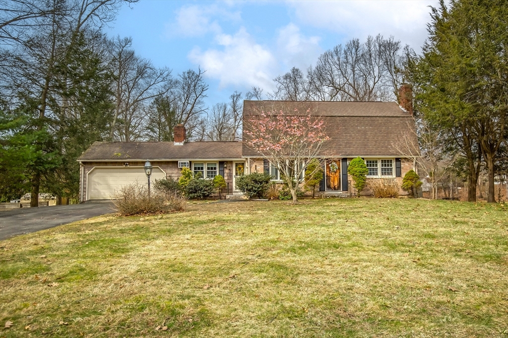 4 Raymond Dr, Wilbraham, Massachusetts, 4 Bedrooms Bedrooms, 9 Rooms Rooms,2 BathroomsBathrooms,Residential,For Sale,Raymond Dr,73493119