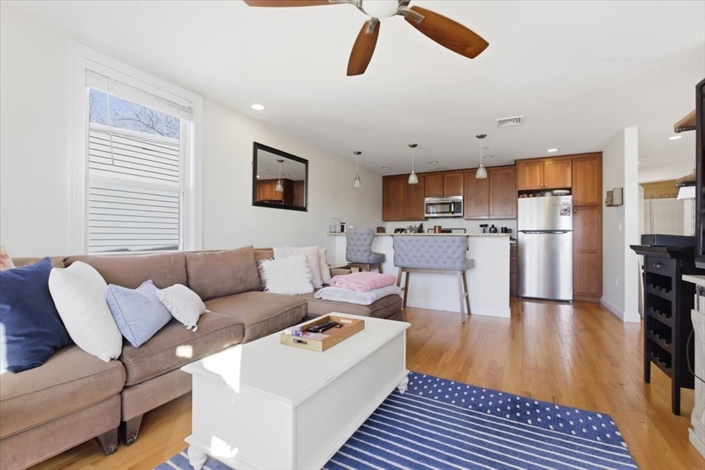 30 Boston St, Boston, Massachusetts, 2 Bedrooms Bedrooms, 3 Rooms Rooms,1 BathroomBathrooms,Residential,For Sale,Boston St,73493008