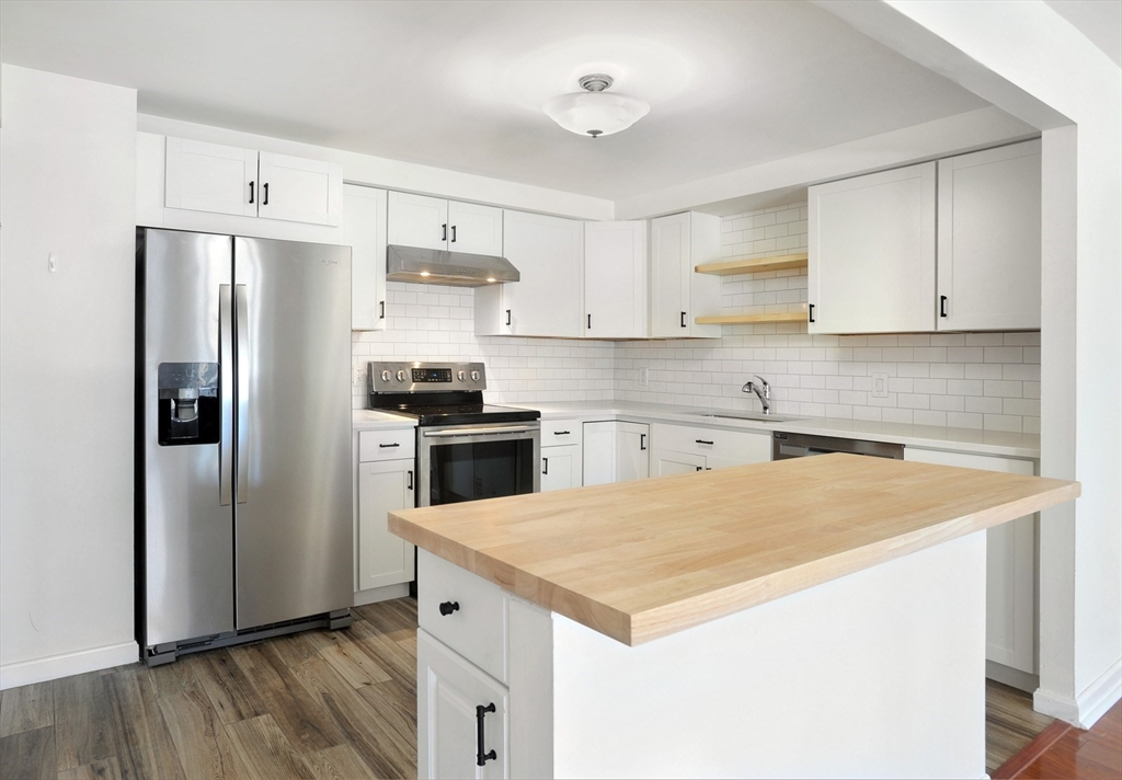 1 Commodore Court, Hull, Massachusetts, 2 Bedrooms Bedrooms, 5 Rooms Rooms,2 BathroomsBathrooms,Residential,For Sale,Commodore Court,73493093