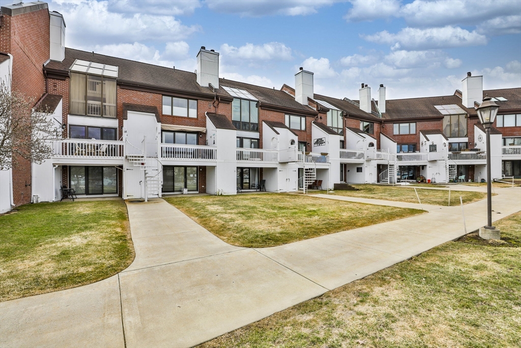 126 Merrimac Street, Newburyport, Massachusetts, 2 Bedrooms Bedrooms, 5 Rooms Rooms,2.5 BathroomsBathrooms,Residential,For Sale,Merrimac Street,73493033