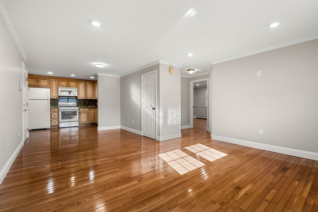 305 Pine St, Lowell, Massachusetts, 2 Bedrooms Bedrooms, 4 Rooms Rooms,1 BathroomBathrooms,Residential Lease,For Rent,Pine St,73470658