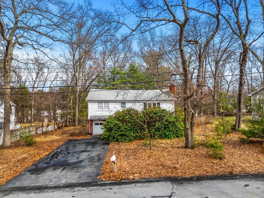 11 Caroline St, Burlington, Massachusetts, 3 Bedrooms Bedrooms, 6 Rooms Rooms,2.5 BathroomsBathrooms,Residential,For Sale,Caroline St,73493156