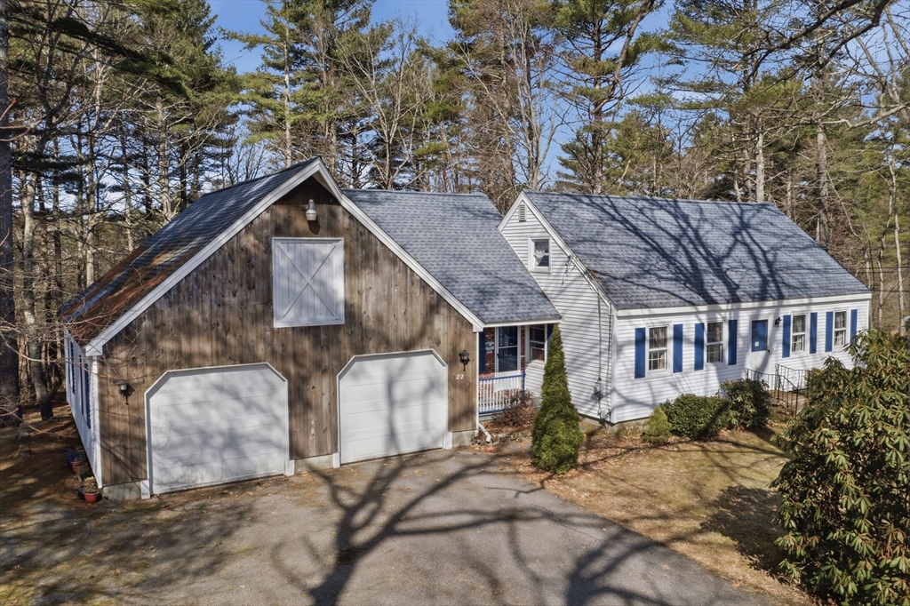 22 Number 10 Schoolhouse Rd, Charlton, Massachusetts, 3 Bedrooms Bedrooms, 6 Rooms Rooms,2 BathroomsBathrooms,Residential,For Sale,Number 10 Schoolhouse Rd,73493168