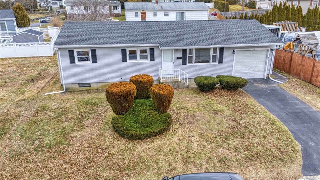 90 Evergreen Ave, Somerset, Massachusetts, 3 Bedrooms Bedrooms, 5 Rooms Rooms,1 BathroomBathrooms,Residential,For Sale,Evergreen Ave,73471069