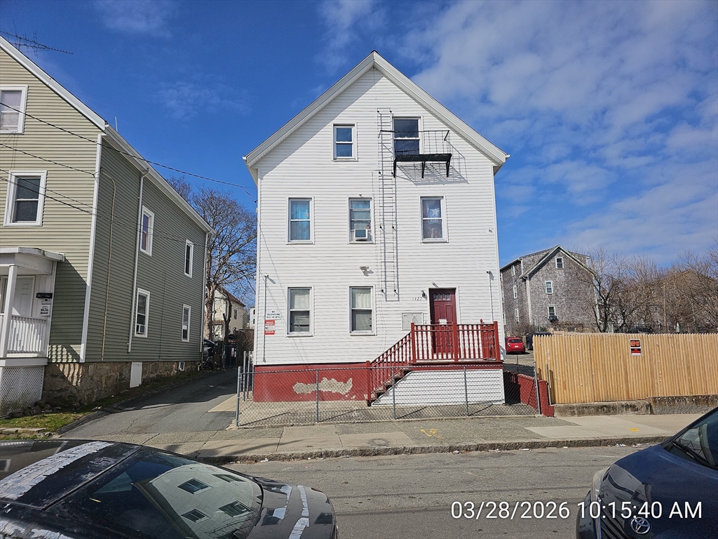 1427 Pleasant St, New Bedford, Massachusetts, 6 Bedrooms Bedrooms, 15 Rooms Rooms,3 BathroomsBathrooms,Residential Income,For Sale,Pleasant St,73493172