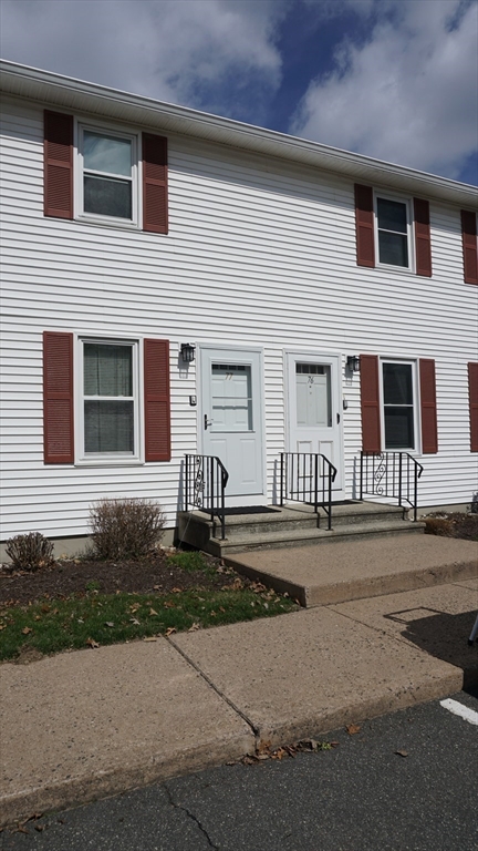 200 Lambert Terrace, Chicopee, Massachusetts, 2 Bedrooms Bedrooms, 4 Rooms Rooms,1.5 BathroomsBathrooms,Residential,For Sale,Lambert Terrace,73493207