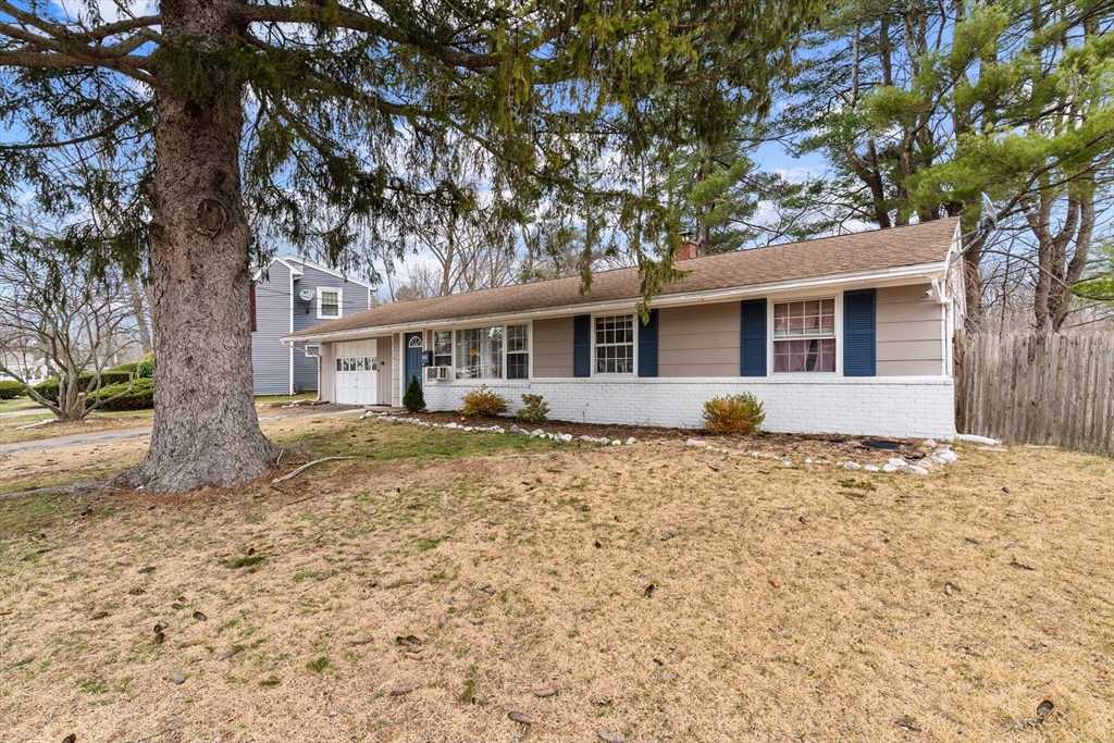 529 Howard St, Brockton, Massachusetts, 3 Bedrooms Bedrooms, 5 Rooms Rooms,1 BathroomBathrooms,Residential,For Sale,Howard St,73493235