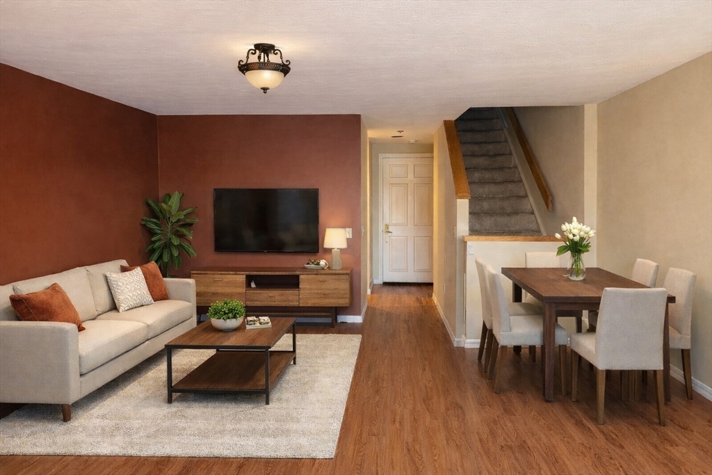 44 Elm, Worcester, Massachusetts, 1 Bedroom Bedrooms, 4 Rooms Rooms,1 BathroomBathrooms,Residential Lease,For Rent,Elm,73472889