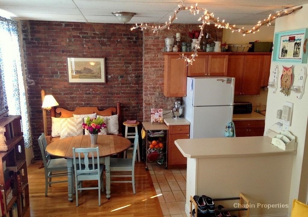 227 Washington St, Brookline, Massachusetts, 2 Bedrooms Bedrooms, 5 Rooms Rooms,1 BathroomBathrooms,Residential Lease,For Rent,Washington St,73493307