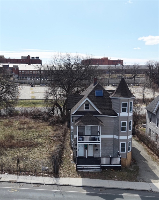 849-851 Worthington Street, Springfield, Massachusetts, 7 Bedrooms Bedrooms, 19 Rooms Rooms,3 BathroomsBathrooms,Residential Income,For Sale,Worthington Street,73493332