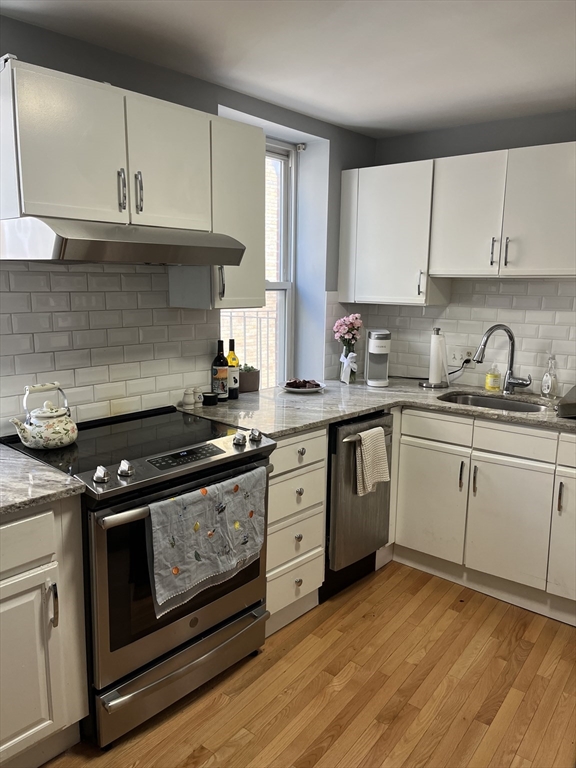 138 Prince St, Boston, Massachusetts, 2 Bedrooms Bedrooms, 4 Rooms Rooms,1 BathroomBathrooms,Residential Lease,For Rent,Prince St,73493336
