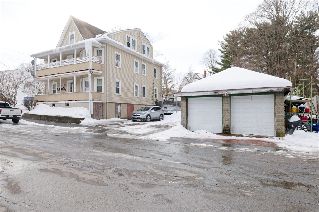 10 Rhubena St, Framingham, Massachusetts, 8 Bedrooms Bedrooms, 14 Rooms Rooms,3 BathroomsBathrooms,Residential Income,For Sale,Rhubena St,73476838