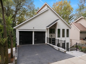 72 Wallis Rd, Brookline, Massachusetts, 4 Bedrooms Bedrooms, 8 Rooms Rooms,4.5 BathroomsBathrooms,Residential,For Sale,Wallis Rd,73399383