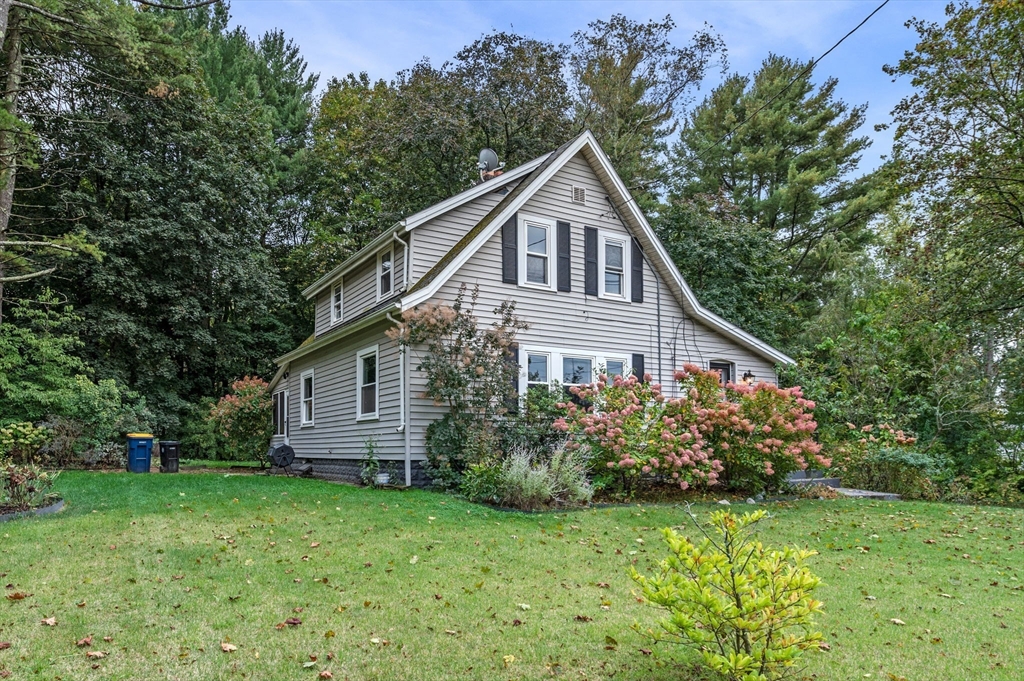 668 S Main St, Sharon, Massachusetts, 3 Bedrooms Bedrooms, 7 Rooms Rooms,1 BathroomBathrooms,Residential,For Sale,S Main St,73444374