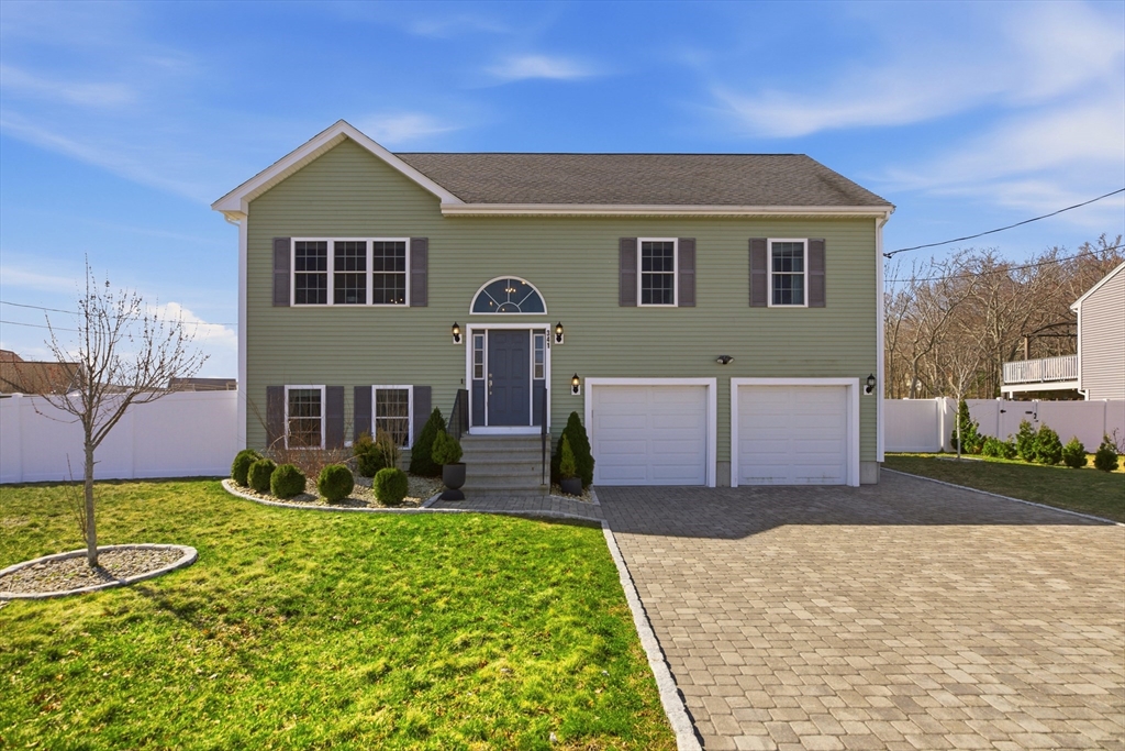 341 Courtney St, Fall River, Massachusetts, 4 Bedrooms Bedrooms, 8 Rooms Rooms,2 BathroomsBathrooms,Residential,For Sale,Courtney St,73493355