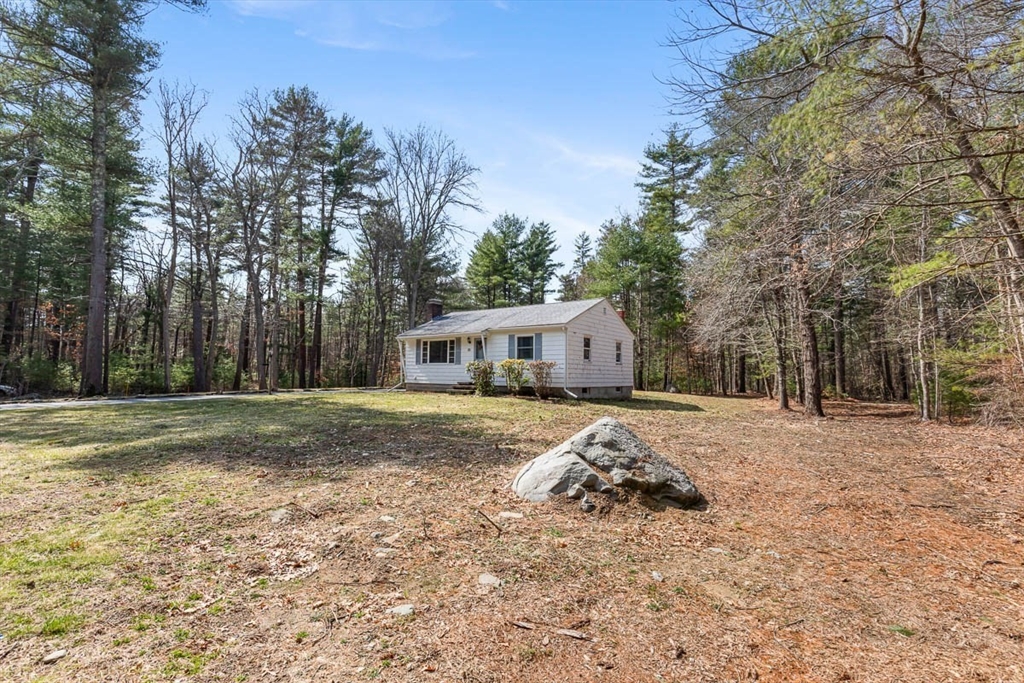 20 Freeman St, Norton, Massachusetts, 2 Bedrooms Bedrooms, 6 Rooms Rooms,1 BathroomBathrooms,Residential,For Sale,Freeman St,73493375