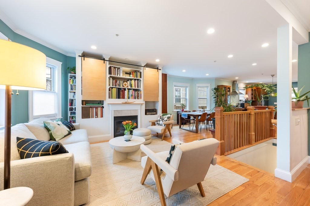 326 Concord Avenue, Cambridge, Massachusetts, 3 Bedrooms Bedrooms, 8 Rooms Rooms,3 BathroomsBathrooms,Residential,For Sale,Concord Avenue,73493377