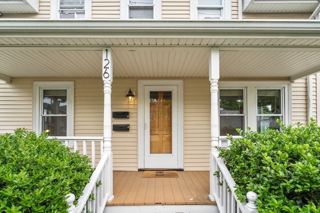 126 Bright St, Waltham, Massachusetts, 3 Bedrooms Bedrooms, 8 Rooms Rooms,2 BathroomsBathrooms,Residential Income,For Sale,Bright St,73493379