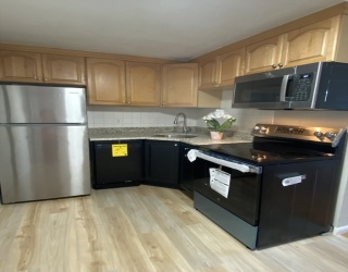 15 Staples Ave, Everett, Massachusetts, 1 Bedroom Bedrooms, 3 Rooms Rooms,1 BathroomBathrooms,Residential Lease,For Rent,Staples Ave,73493376