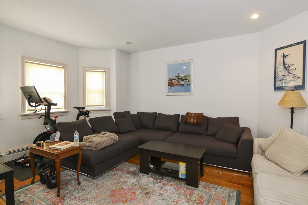 162 L Street, Boston, Massachusetts, 2 Bedrooms Bedrooms, 5 Rooms Rooms,1 BathroomBathrooms,Residential Lease,For Rent,L Street,73493443